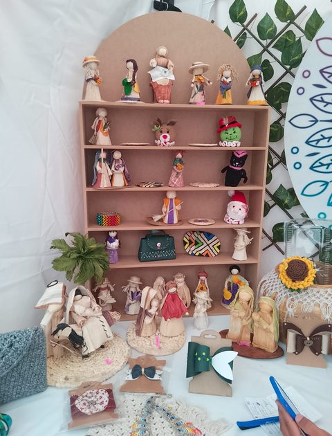 Trabajo artesanal elaborado por la comunidad